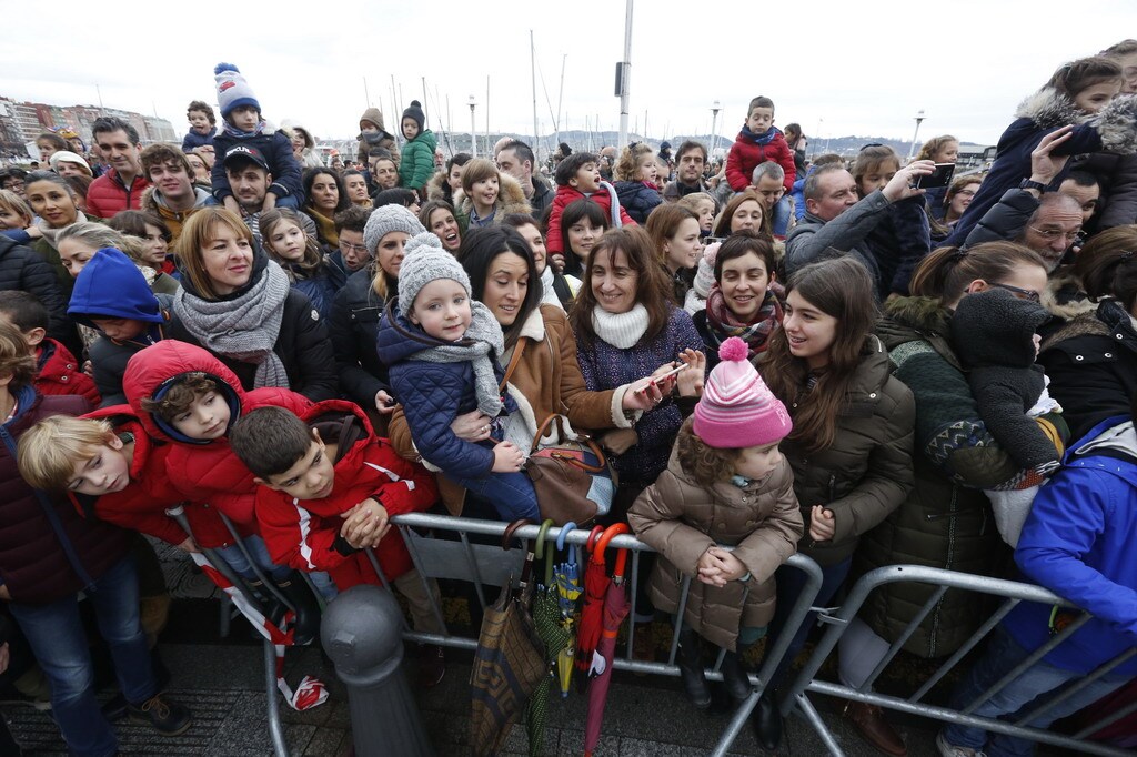 ¿Estuviste en la llegada de los Reyes Magos a Gijón? ¡Búscate en las fotos! (2)