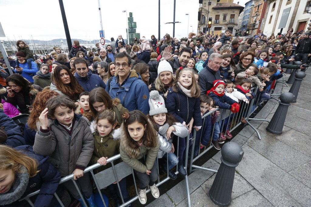 ¿Estuviste en la llegada de los Reyes Magos a Gijón? ¡Búscate en las fotos! (2)