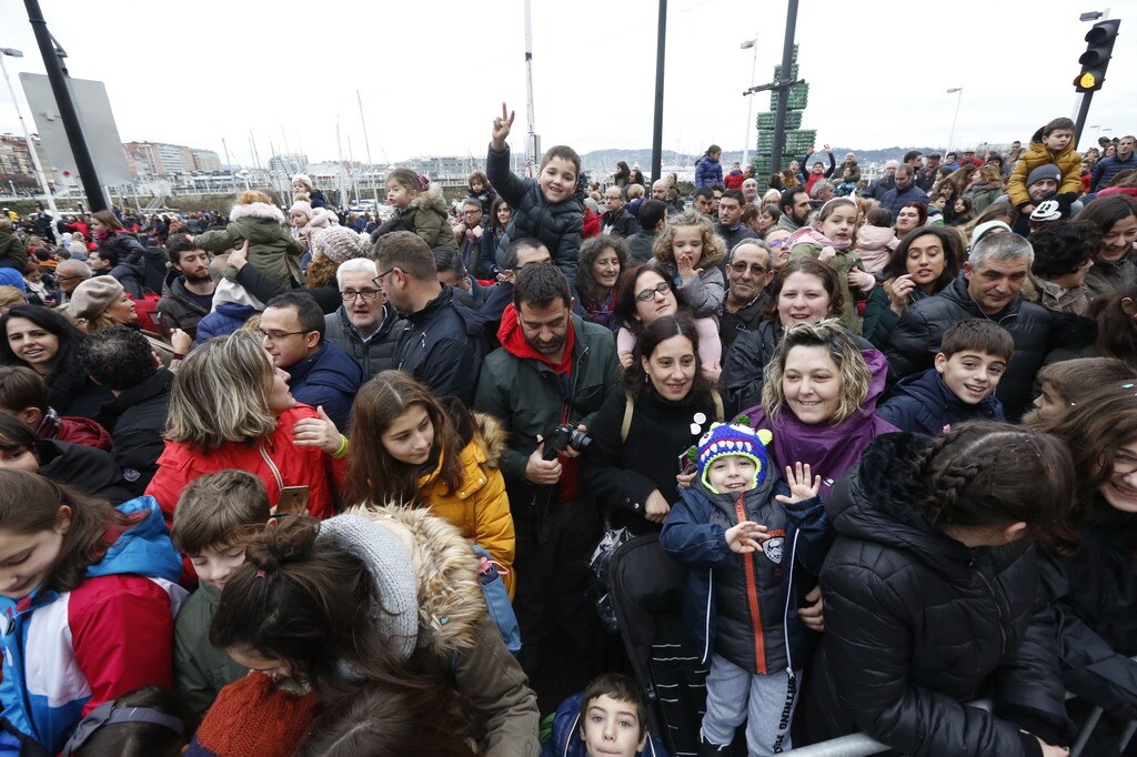 ¿Estuviste en la llegada de los Reyes Magos a Gijón? ¡Búscate en las fotos! (2)