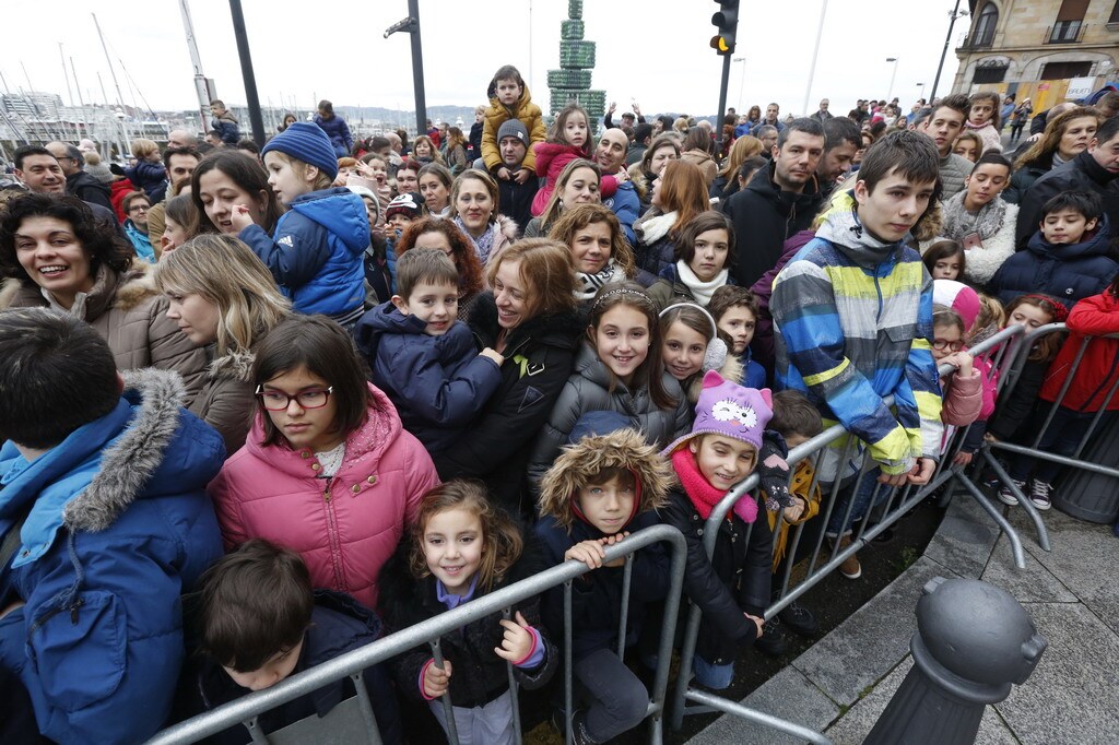 ¿Estuviste en la llegada de los Reyes Magos a Gijón? ¡Búscate en las fotos! (2)