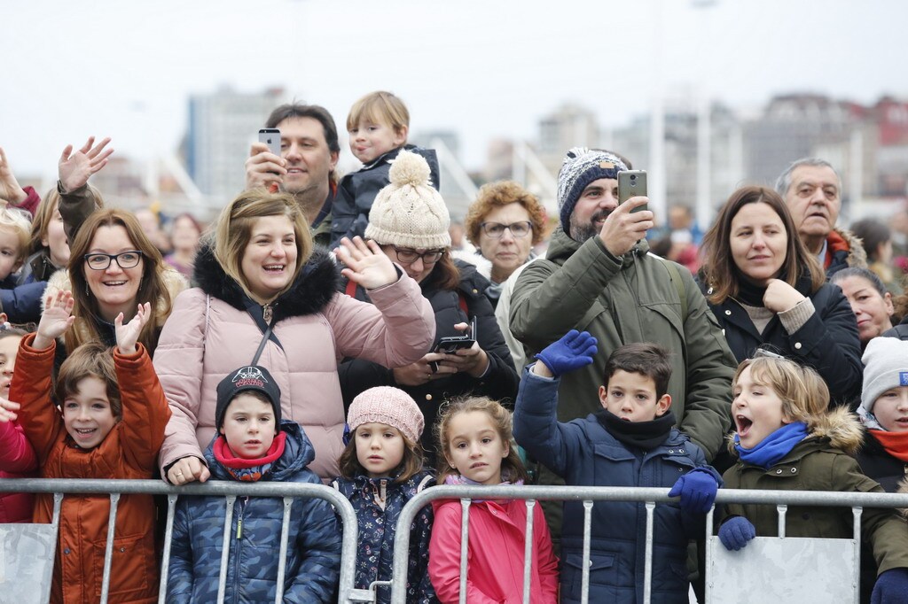 ¿Estuviste en la llegada de los Reyes Magos a Gijón? ¡Búscate en las fotos! (I)