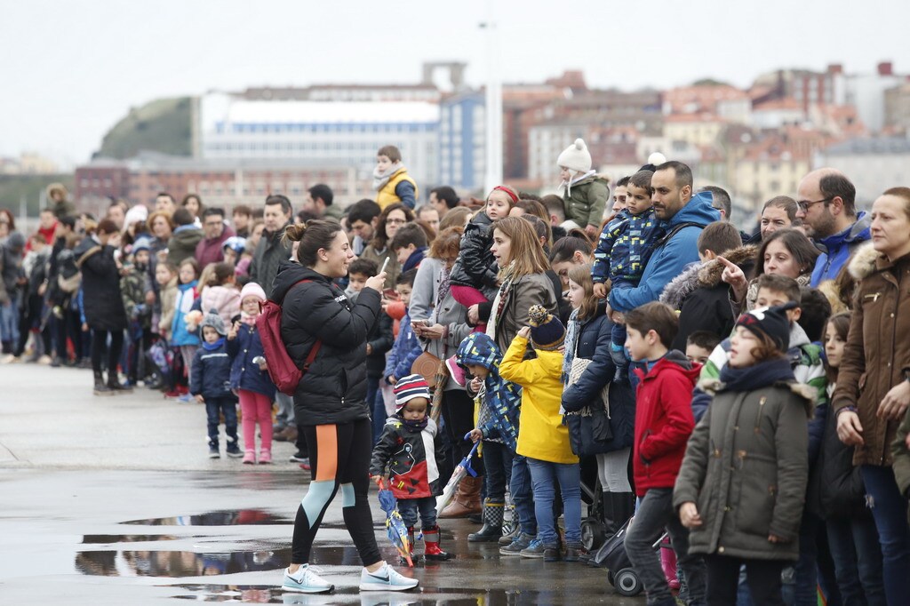 ¿Estuviste en la llegada de los Reyes Magos a Gijón? ¡Búscate en las fotos! (I)