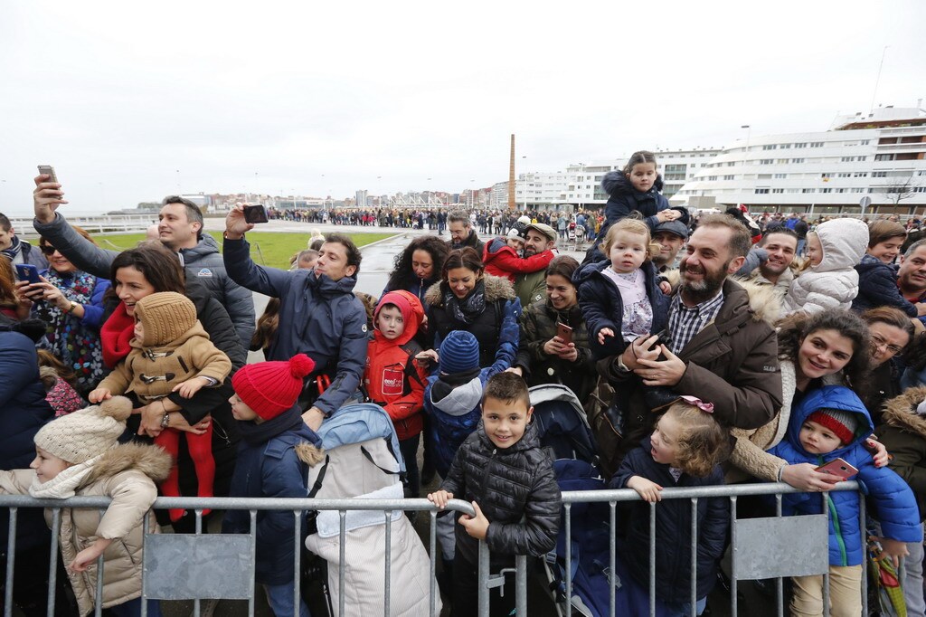 ¿Estuviste en la llegada de los Reyes Magos a Gijón? ¡Búscate en las fotos! (I)