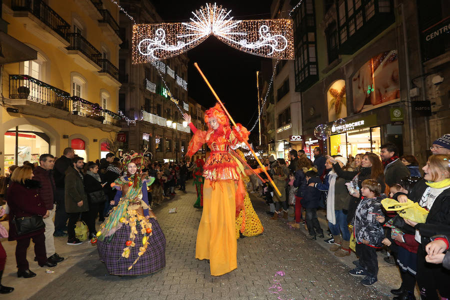 Los Reyes Magos de Oriente llevan la ilusión a Avilés