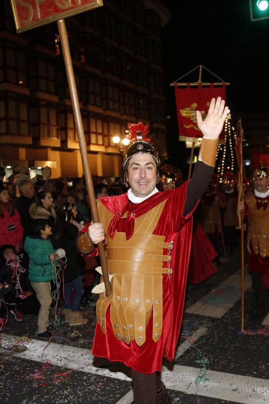 La Cabalgata de Reyes inunda Gijón de color