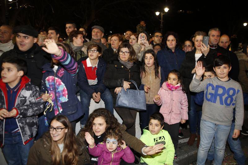 La Cabalgata de Reyes inunda Gijón de color