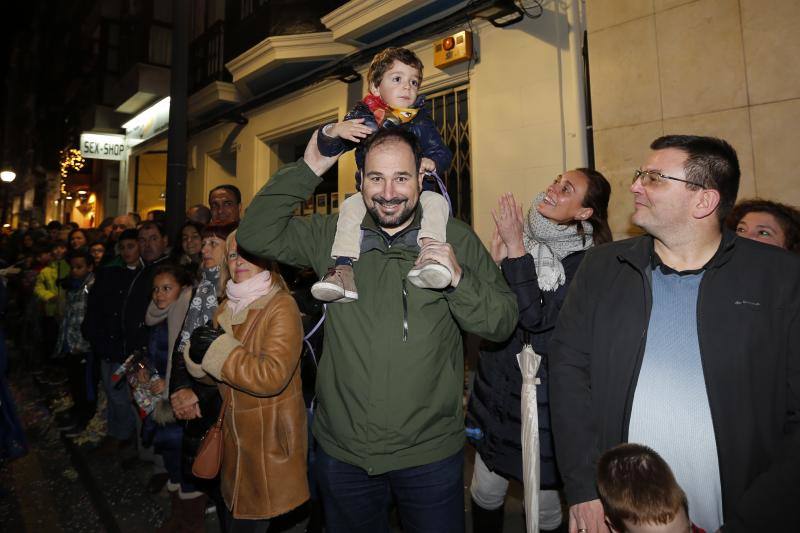 La Cabalgata de Reyes inunda Gijón de color