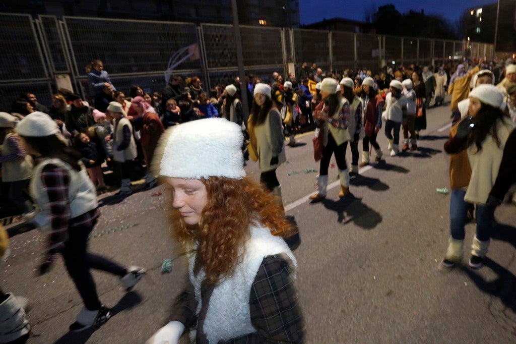 La Cabalgata de Reyes inunda Gijón de color