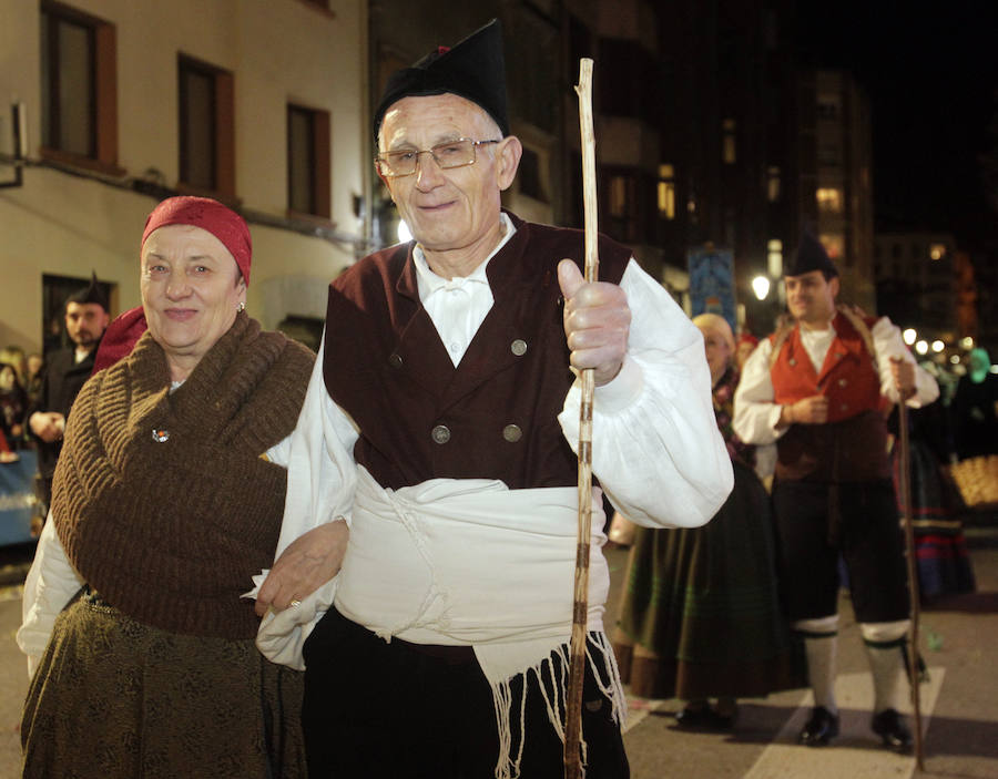 Mágico desfile de Sus Majestades por las calles de Oviedo