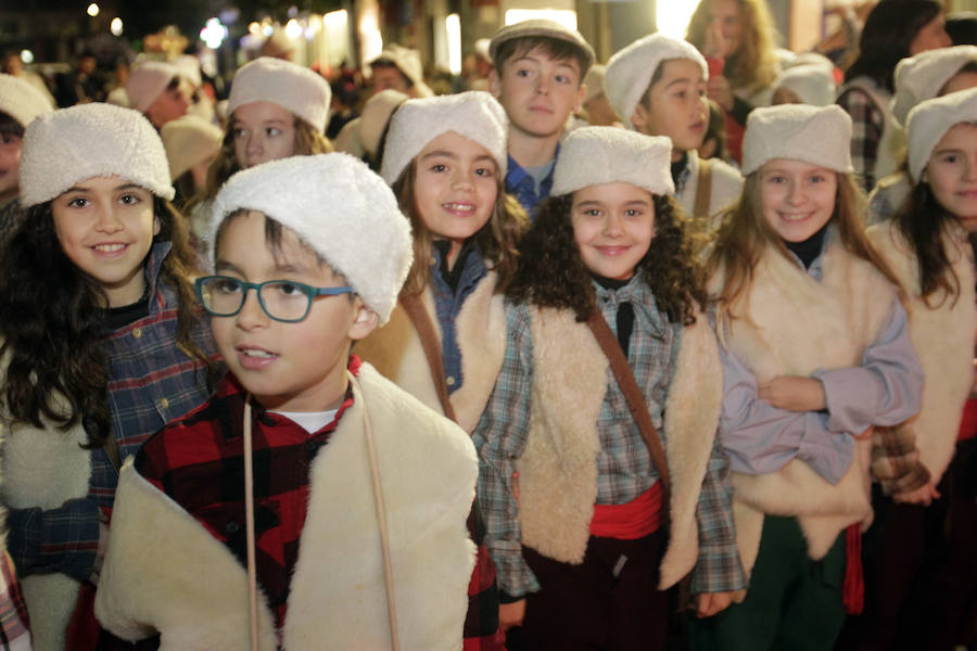 Mágico desfile de Sus Majestades por las calles de Oviedo