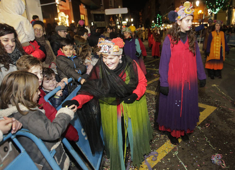 Mágico desfile de Sus Majestades por las calles de Oviedo