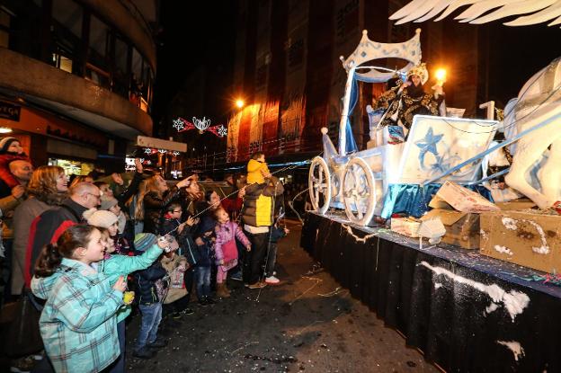 Cabalgata de Reyes Magos del año pasado a su paso por las calles del centro de la ciudad. 