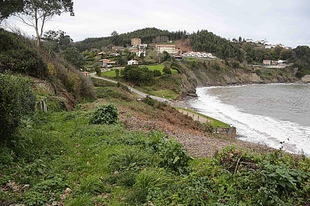 La senda unirá la playa de Lastres, en primer término, y el arenal de La Griega, ambos en el concejo de Colunga. 
