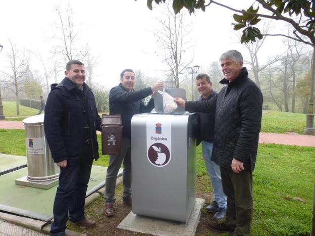 Inauguración del primer contenedor de residuos orgánicos. :: E. C.