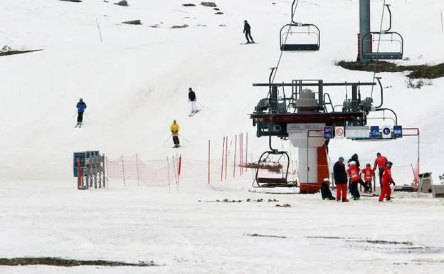 Aumenta el 'turista exprés', que viene de Madrid para esquiar un día