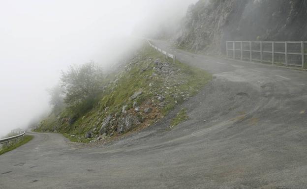 El 112, a los jóvenes atrapados en L'Angliru: «¿4x4? Sí, cuatro por cuatro, dieciséis»