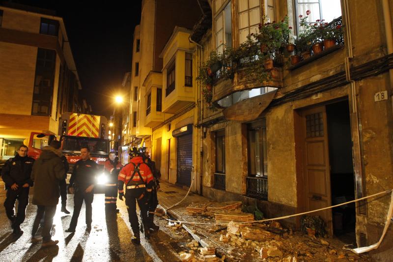 El desplome de una terraza en Gijón deja a una mujer herida