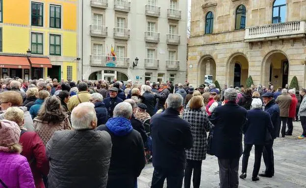 Concentración de pensionistas en Gijón. 