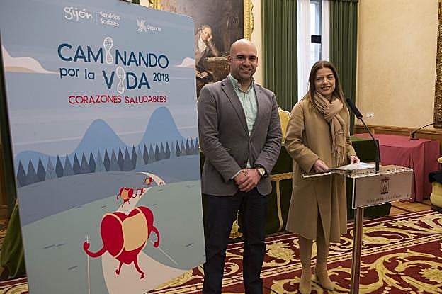 El presidente del Patronato Deportivo Municipal, Jesús Martínez, junto a la concejala de Bienestar Social Eva Illán. 