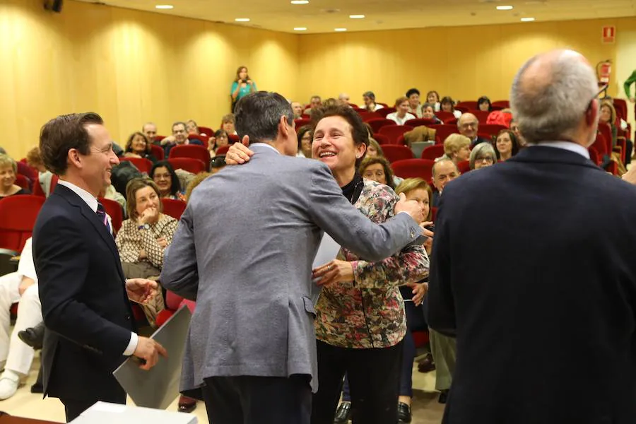 El Hospital Universitario de Cabueñes acoge el acto de Homenaje al Personal Jubilado que a lo largo del año 2017 pasó a la situación de jubilación después de haber prestado sus servicios en el Área Sanitaria V.