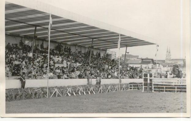 Aspecto de la tribuna del antiguo Suárez Puerta en 1968. 