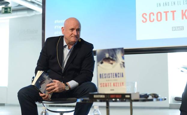 Scott Kelly durante la presentación de su libro.