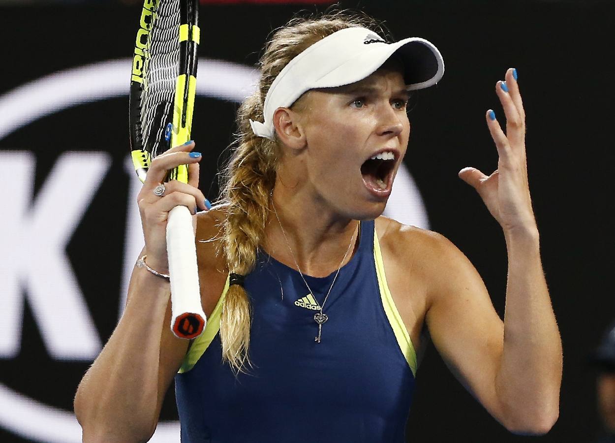 Carla SUárez cayó derrotada ante Caroline Wozniacki (6-0, 6-7 y 6-2) en los cuartos de final del Abierto de Australia. 