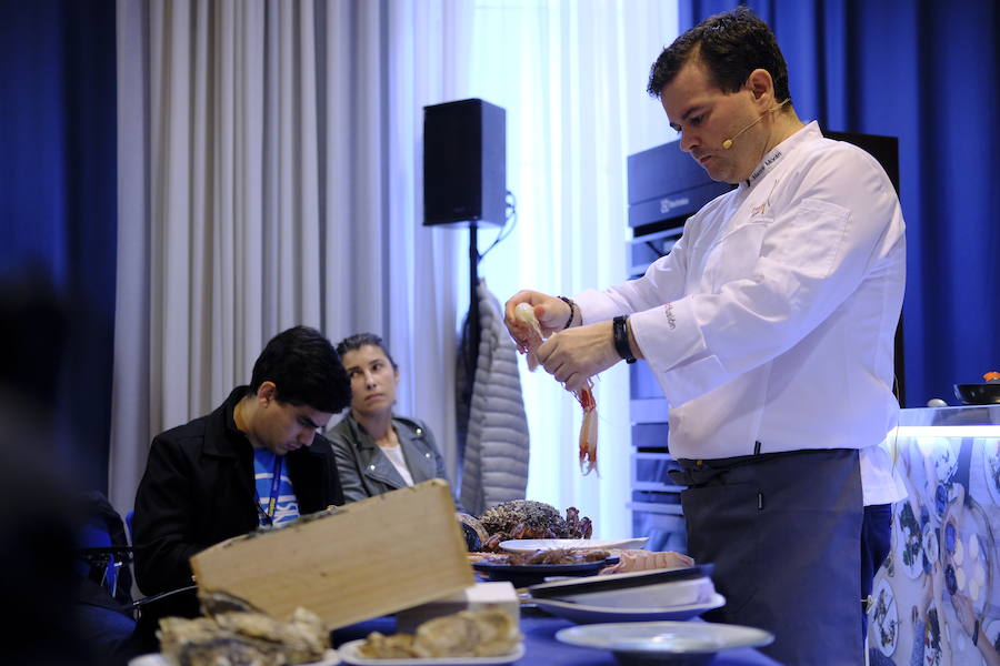 Nacho Manzano, Ricardo Sotres, José Antonio Campoviejo, Jaime Uz, Marcos Morán e Isaac Loya, seis cocineros con estrella Michelin de Asturias, se presentaron por parejas para preparar platos