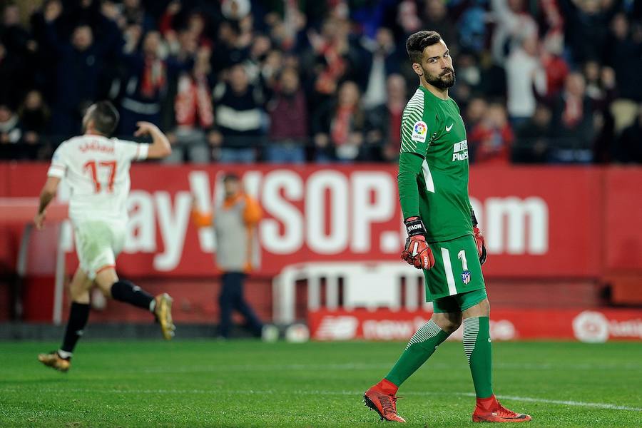 El conjunto rojiblanco cayó también en el Sánchez Pizjuán ante el cuadro hispalense, que le endosó un 3-1.