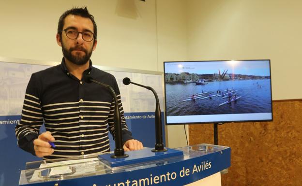 Manuel Campa en la presentación ayer en el Ayuntamiento de la web de la Oficina de Congresos. 