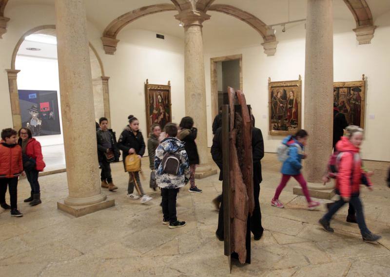 La exposición, que se encuentra en el Museo de Bellas Artes de Asturias, ofrece un recorrido por el arte español desde el siglo XV hasta finales de la pasada centuria 