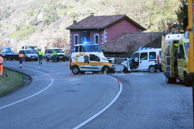Accidente entre dos furgonetas el pasado martes en el tramo de Bustiello. 