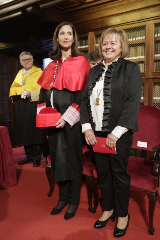 162 revestidos, una cifra récord, han asistido al acto central organizado por la Universidad de Oviedo con motivo de la festividad de Santo Tomás de Aquino. La asturiana Rosa Menéndez, presidenta del CSIC, ha impartido la ponencia 'El desafío de la carrera científica' y ha animado a los jóvenes a seguir esta profesión.