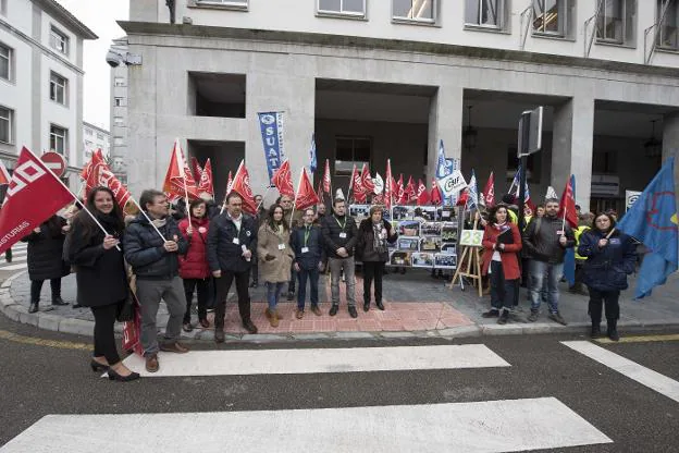 Protesta de los profesores ante la Consejería de Educación. 