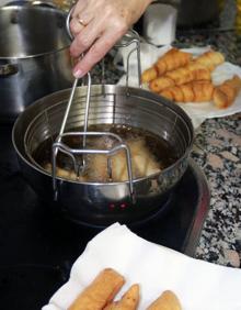 Imagen secundaria 2 - Proceso de elaboración de les casadielles. 