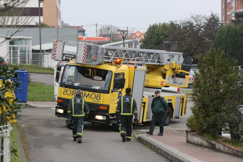 El humo que salía de la sala de calderas del instituto de Corvera obligó a cerrar el centro educativo.