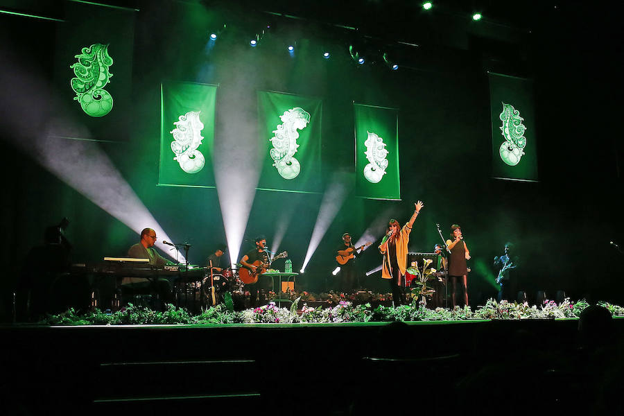 La cantautora manchega hizo gala de sensibilidad y gran voz ante un público gijonés entregado