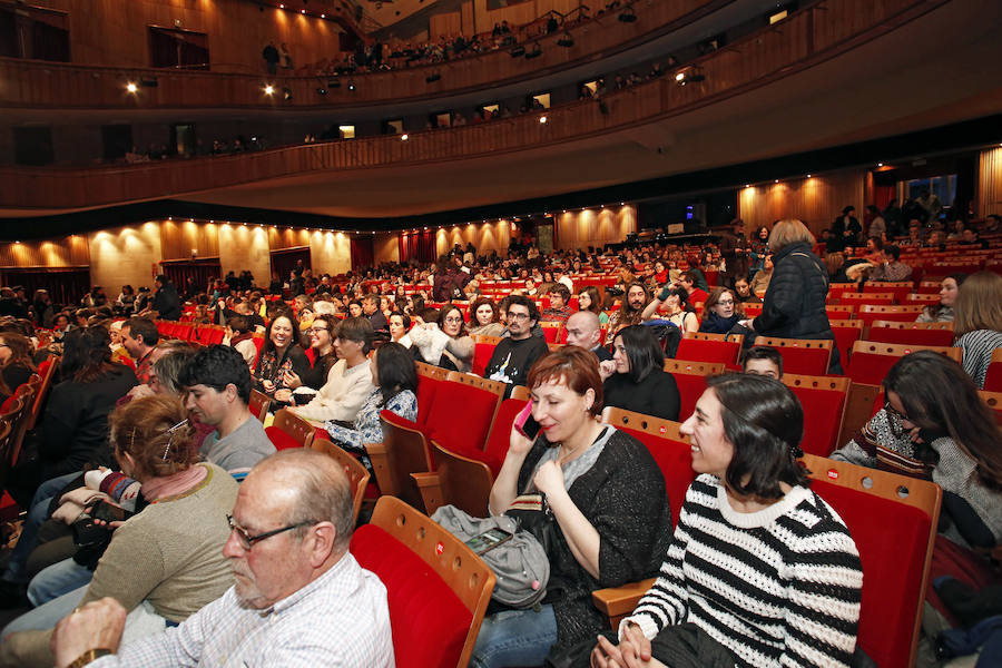 La cantautora manchega hizo gala de sensibilidad y gran voz ante un público gijonés entregado