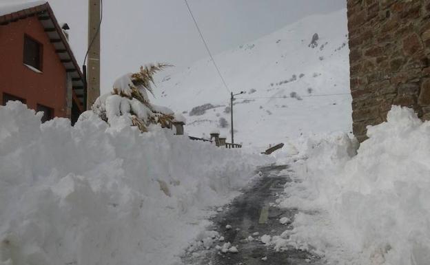Imagen. Impresionante nevada en el Occidente de Asturias
