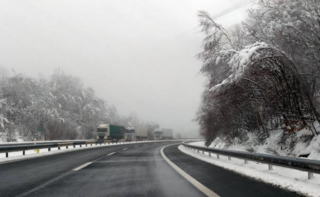 La acumulación de hielo obliga a trasbordar a los pasajeros del tren Gijón-Alicante en León