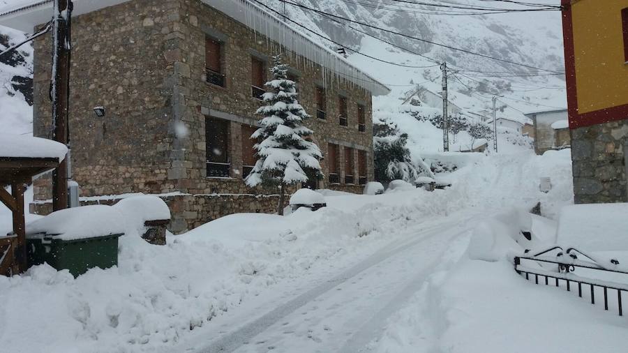 Impresionante nevada en el Occidente de Asturias