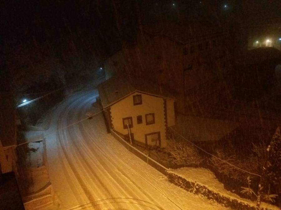 Impresionante nevada en el Occidente de Asturias