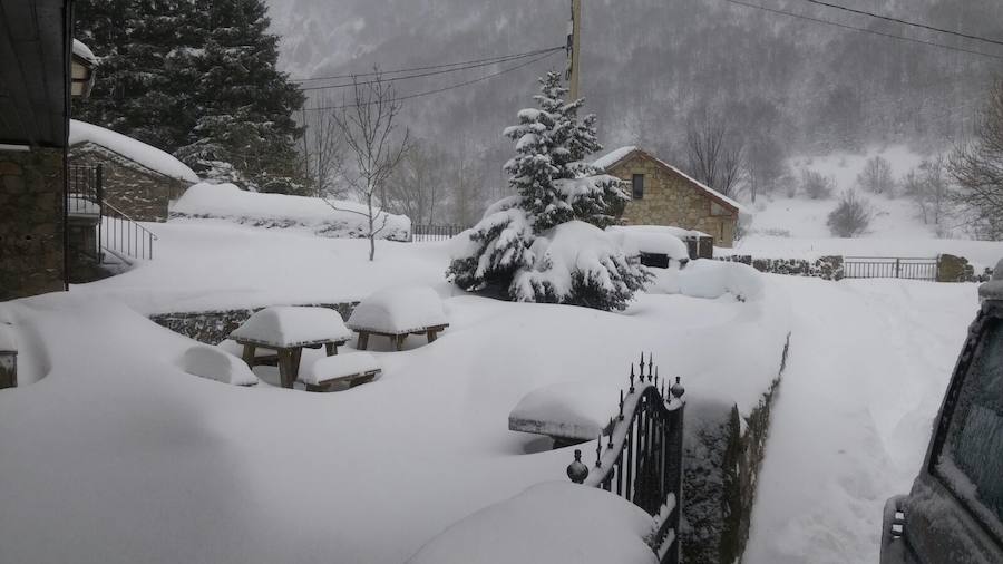 Impresionante nevada en el Occidente de Asturias