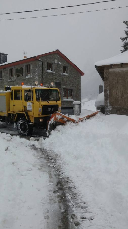 Impresionante nevada en el Occidente de Asturias
