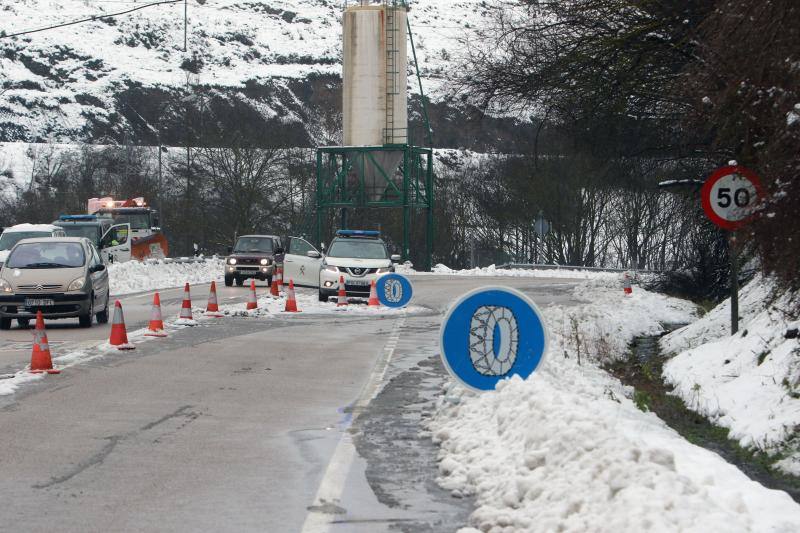 El temporal dificulta la circulación en el Huerna y en Pajares