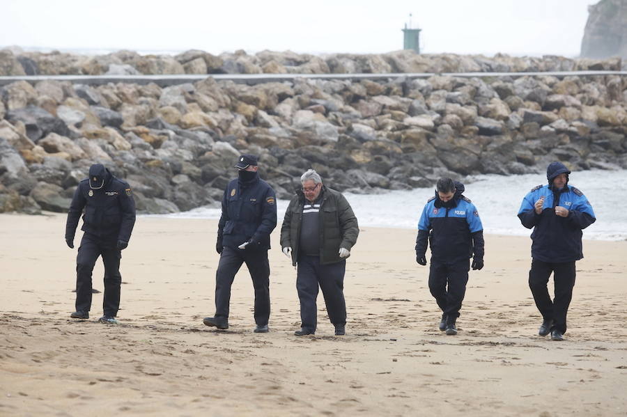 Hallan el cadáver de una mujer en la playa de Poniente