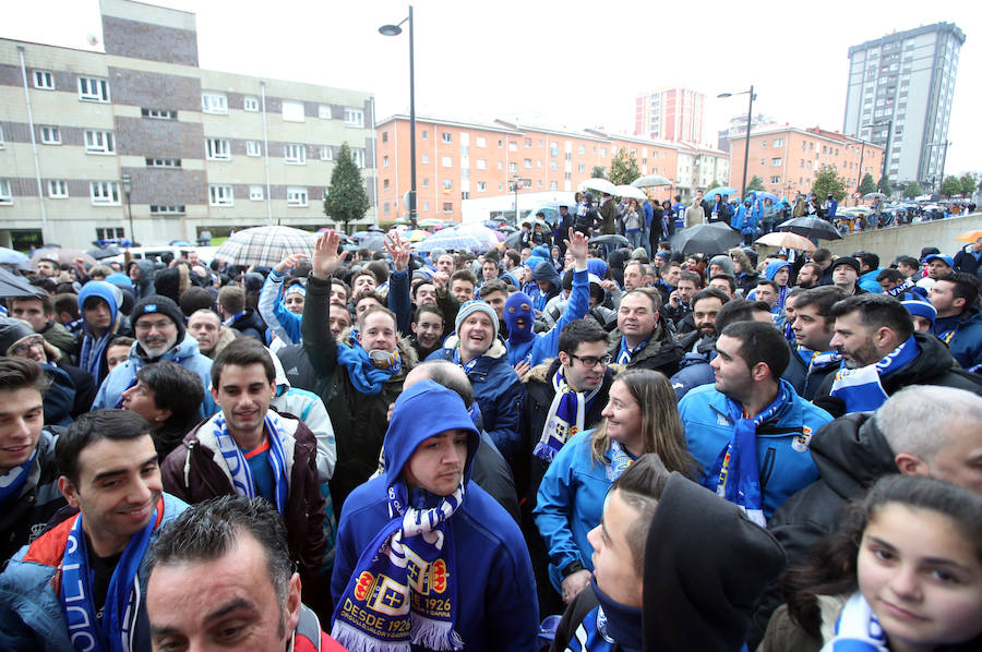 Las aficiones del Oviedo y del Sporting, a las puertas del Carlos Tariere