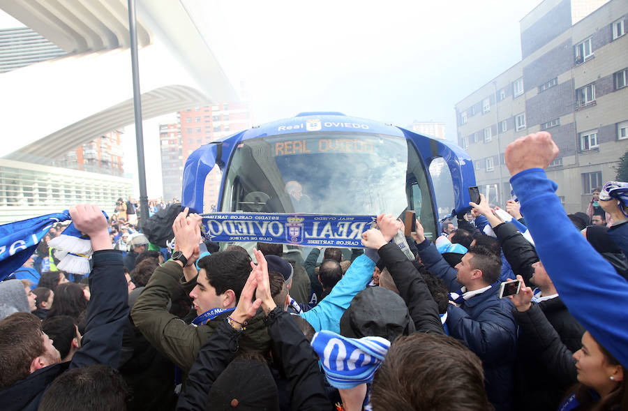 Las aficiones del Oviedo y del Sporting, a las puertas del Carlos Tariere