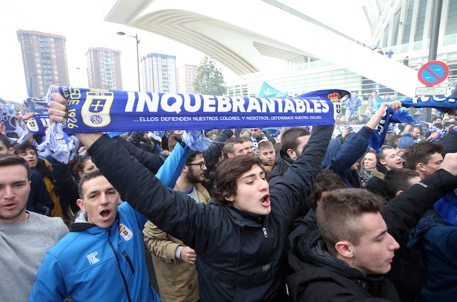 Las aficiones del Oviedo y del Sporting, a las puertas del Carlos Tariere