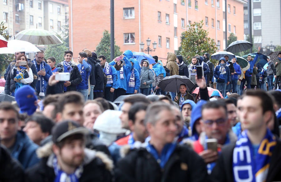 Las aficiones del Oviedo y del Sporting, a las puertas del Carlos Tariere